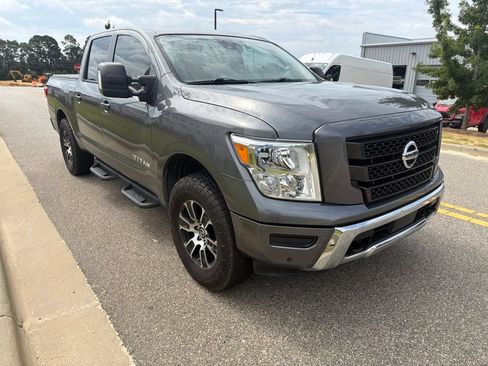 Used 2022 Nissan Titan SV w/ SV Convenience Package AWD/4WD image 4