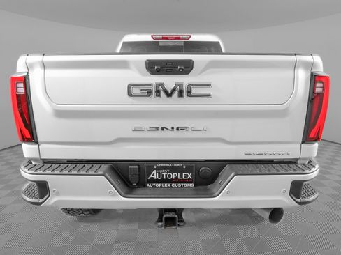Used 2024 GMC Sierra 2500 Denali Ultimate image 7