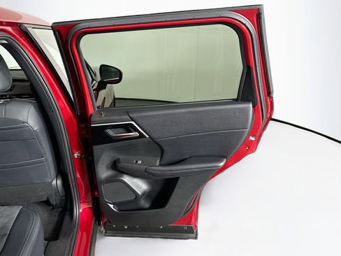 Used 2024 Mitsubishi Outlander SE image 31