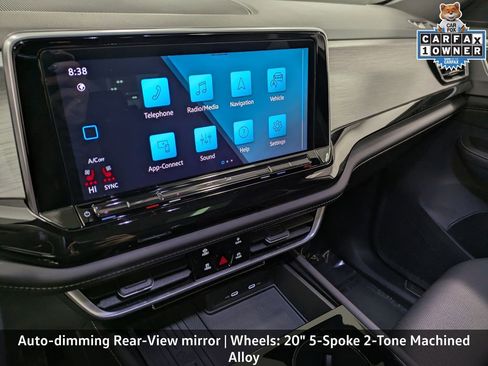 Used 2025 Volkswagen Atlas Cross Sport SE w/ Panoramic Sunroof Package FWD image 15