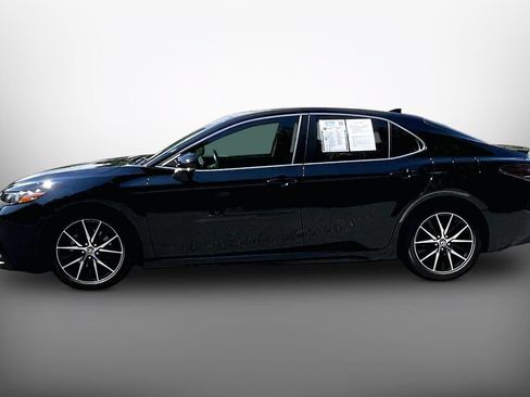 Used 2021 Toyota Camry SE w/ Convenience Package FWD image 5