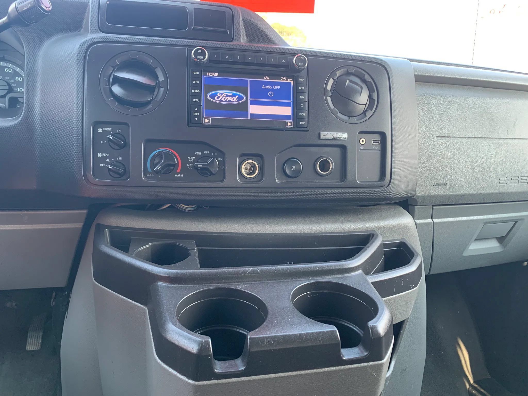 Used 2011 Ford E-350 and Econoline 350 XL w/ Interior Upgrade Pkg RWD image 16