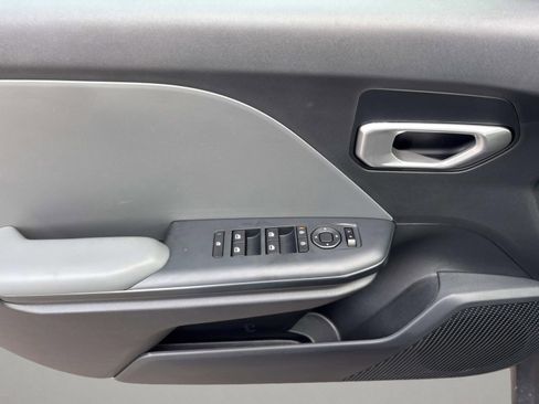 New 2025 Kia K4 LX image 18