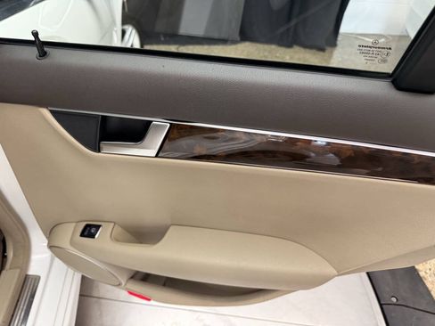 Used 2013 Mercedes-Benz C 250 Sedan image 20