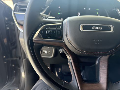 Used 2023 Jeep Grand Cherokee Summit w/ Advanced Protech Group IV AWD/4WD image 18