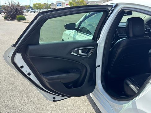 Used 2017 Chrysler 200 Limited Platinum FWD image 40