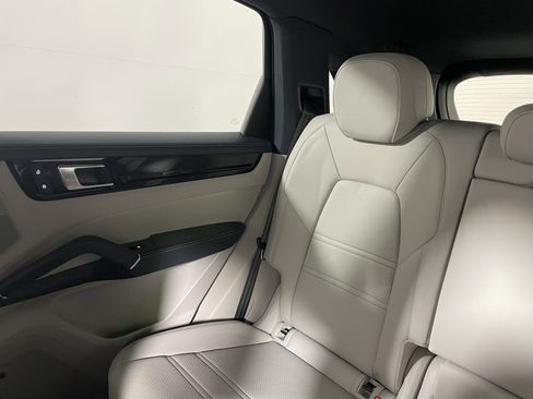 Used 2022 Porsche Cayenne S image 15