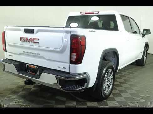 Used 2023 GMC Sierra 1500 SLE AWD/4WD image 16