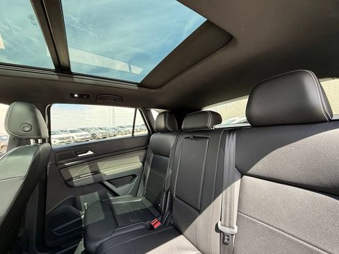 Used 2023 Volkswagen Atlas Cross Sport SE w/ Panoramic Sunroof Package FWD image 21