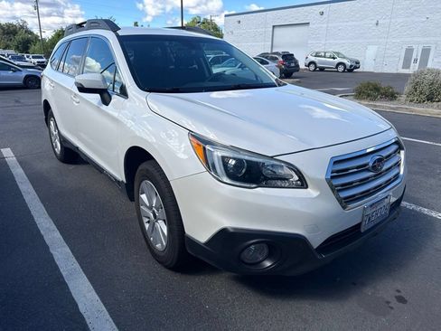 Used 2017 Subaru Outback 2.5i Premium AWD/4WD image 6
