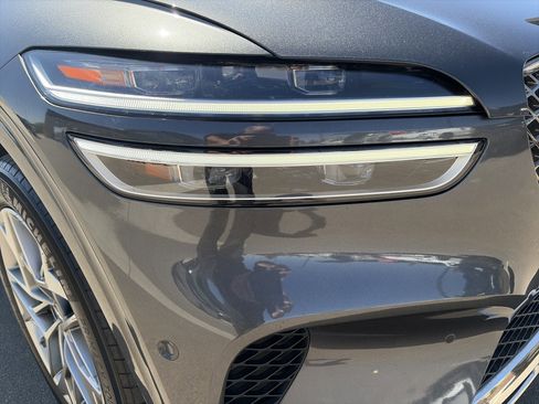 Used 2023 Genesis GV70 2.5T w/ Advanced Package image 25