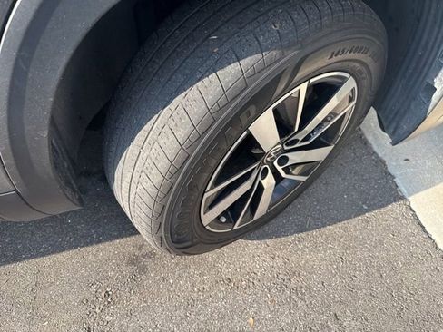 Used 2023 Volkswagen Atlas SE image 14