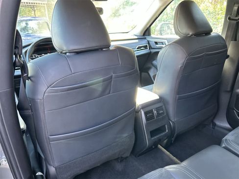 Used 2024 Mitsubishi Outlander SE image 12