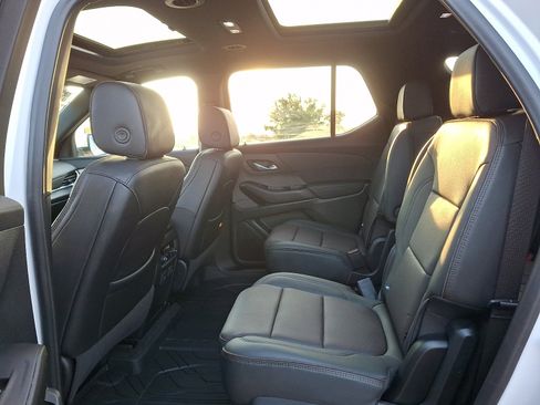 Used 2024 Chevrolet Traverse High Country FWD image 11