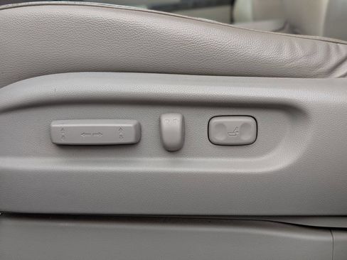 Used 2011 Honda Odyssey Touring Elite image 13