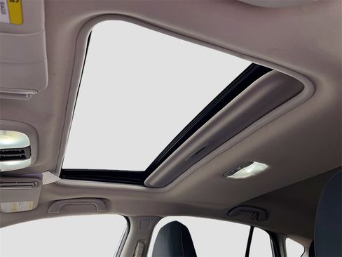 Used 2021 Subaru Crosstrek 2.0i Premium w/ Moonroof Package image 23