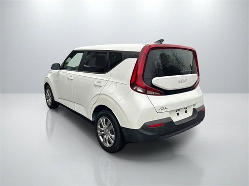 Certified 2022 Kia Soul LX image 5