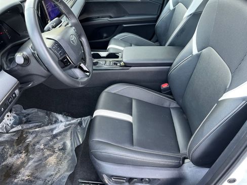 Used 2025 Toyota Camry SE image 24