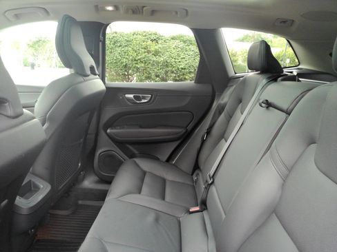 Used 2024 Volvo XC60 B5 Plus w/ Climate Package AWD/4WD image 12