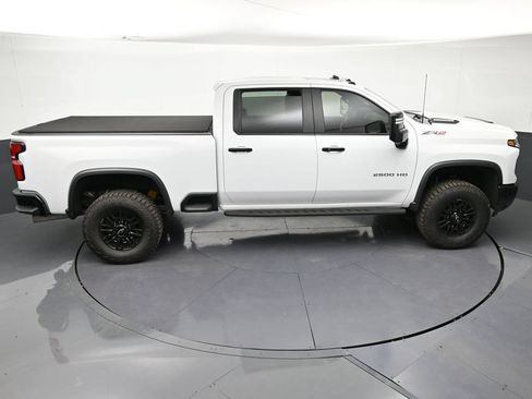 Used 2024 Chevrolet Silverado 2500 ZR2 w/ Technology Package AWD/4WD image 20