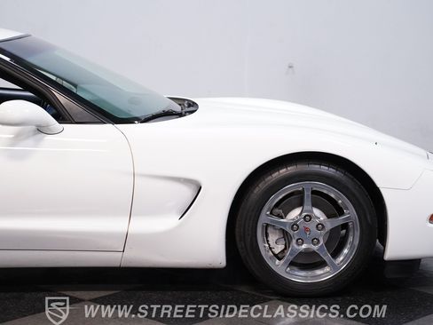 Used 2004 Chevrolet Corvette Coupe w/ Roof Package RWD image 25