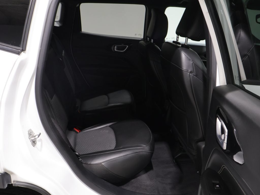 Certified 2023 Jeep Compass Latitude AWD/4WD image 22