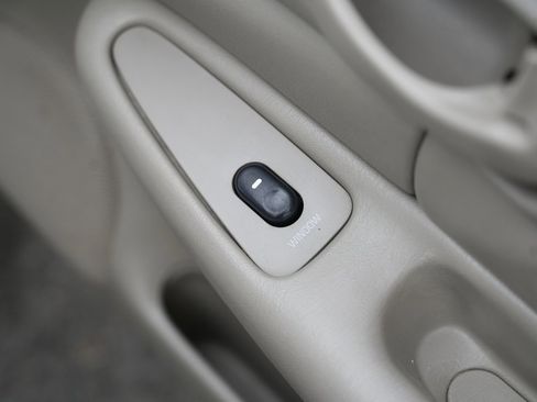 Used 1998 Buick Century Custom image 31