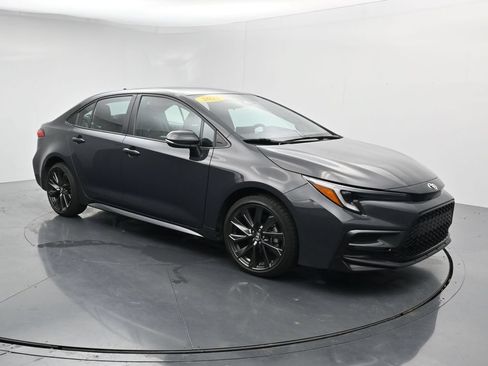 Used 2025 Toyota Corolla SE FWD image 2