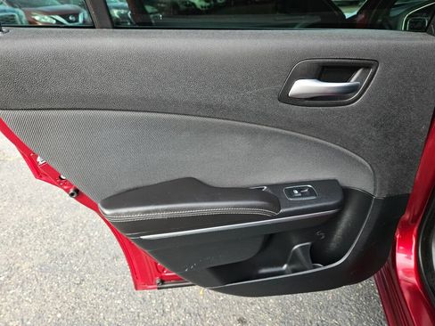 Used 2018 Dodge Charger SXT RWD image 13