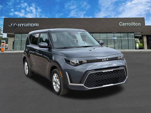 Used 2025 Kia Soul LX w/ LX Technology Package FWD image 3