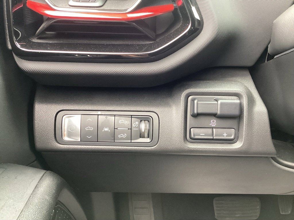 Used 2024 Chevrolet Silverado EV RST AWD/4WD image 30