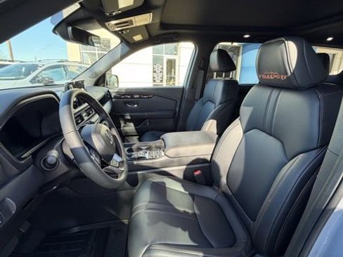 New 2025 Honda Pilot TrailSport image 4