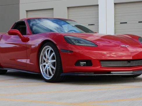 Used 2005 Chevrolet Corvette Coupe w/ Preferred Equipment Group RWD image 5