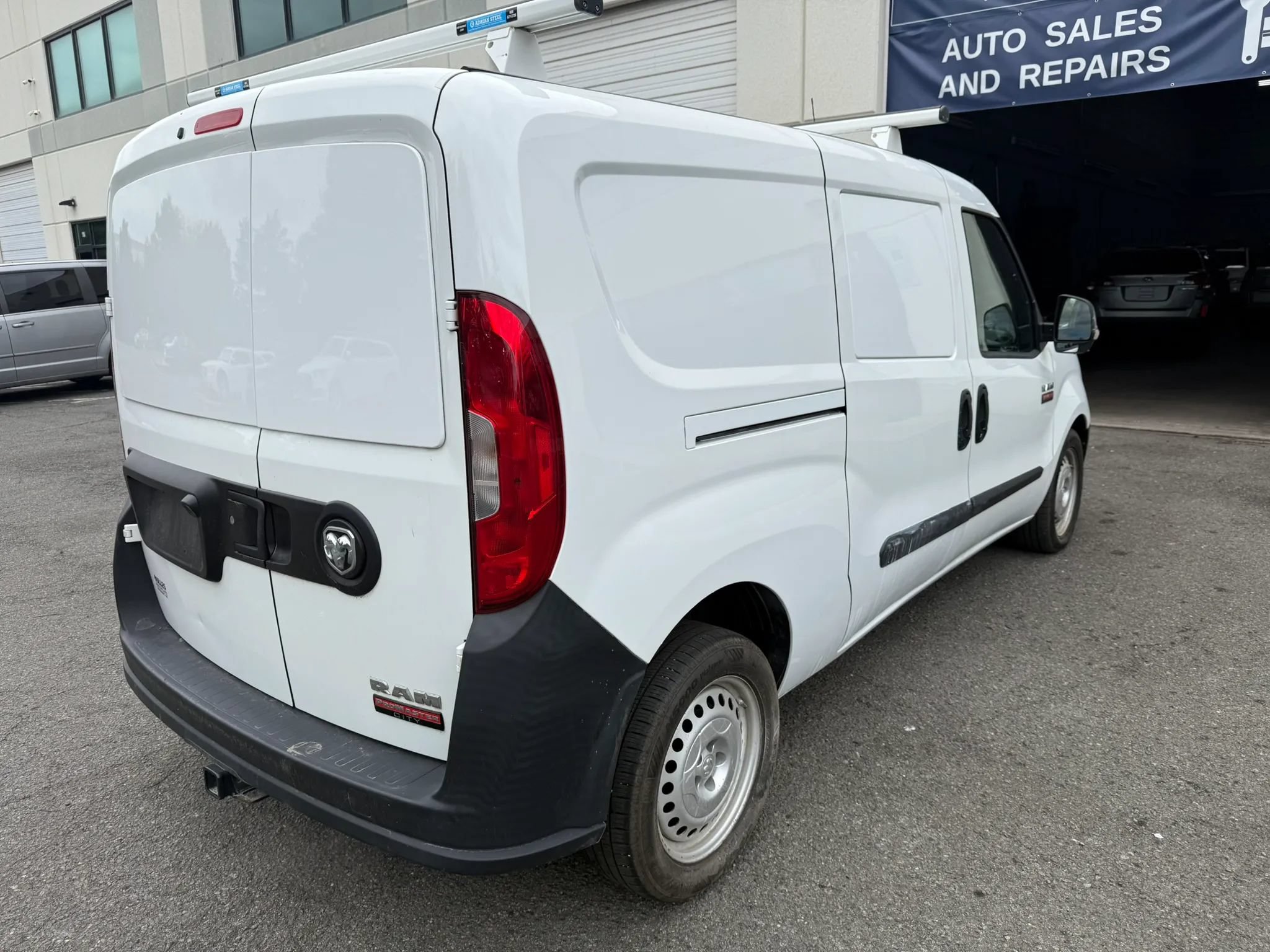 Used 2021 RAM ProMaster City Tradesman FWD image 12