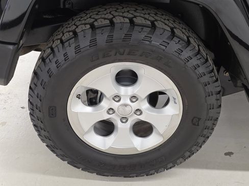 Used 2015 Jeep Wrangler Unlimited Sahara w/ Connectivity Group AWD/4WD image 55