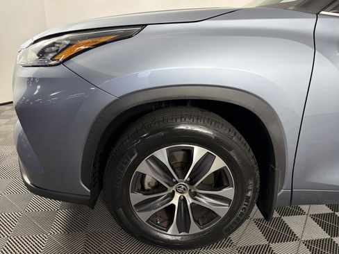 Used 2020 Toyota Highlander XLE AWD/4WD image 4
