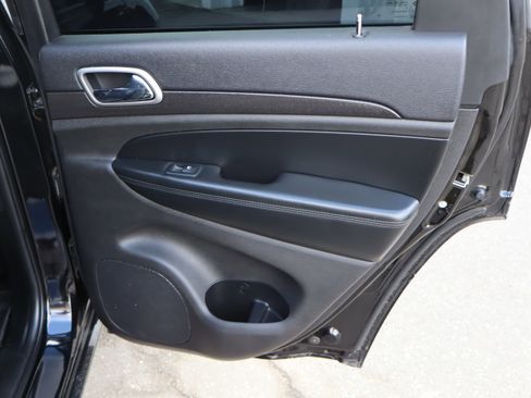 Used 2018 Jeep Grand Cherokee Altitude image 30