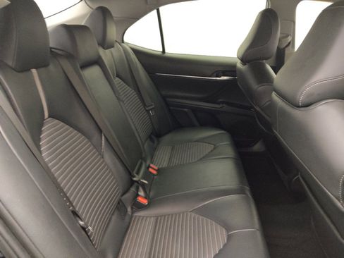 Used 2020 Toyota Camry SE FWD image 19