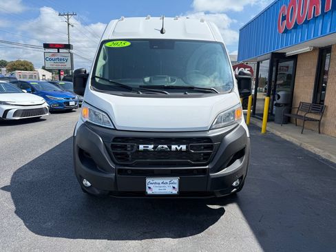 Used 2025 RAM ProMaster 2500 w/ Safety Group FWD image 2