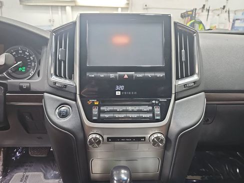 Used 2016 Toyota Land Cruiser AWD/4WD image 25