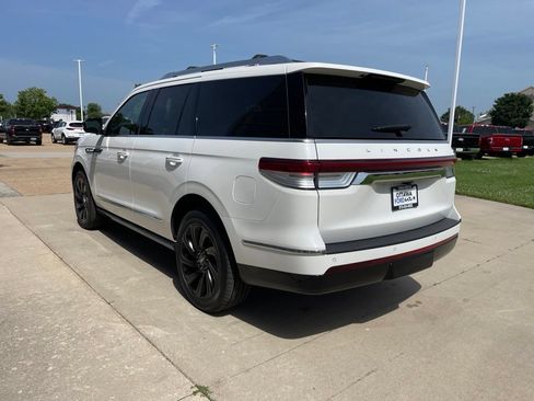 Used 2022 Lincoln Navigator Reserve AWD/4WD image 7