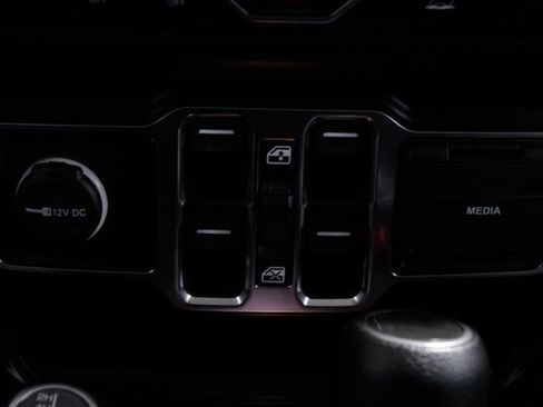 Used 2022 Jeep Wrangler Unlimited Sahara image 27