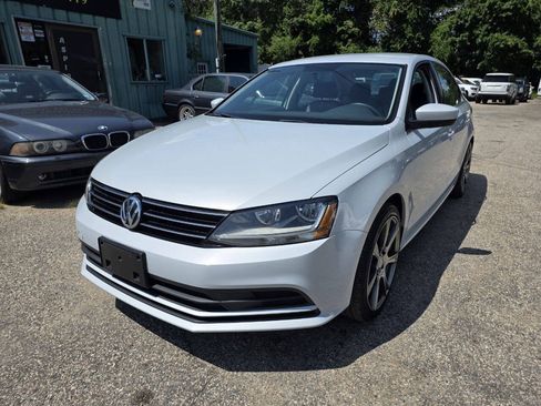 Used 2017 Volkswagen Jetta S w/ Jetta S Cold Weather Package FWD image 4