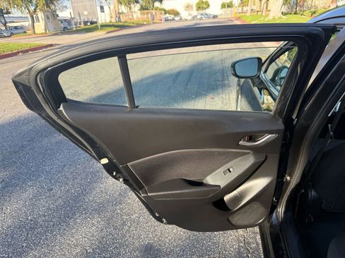 Used 2016 MAZDA MAZDA3 i Touring w/ Popular Equipment Package image 13