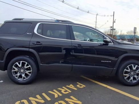 Certified 2023 GMC Acadia SLT w/ Preferred Package image 9