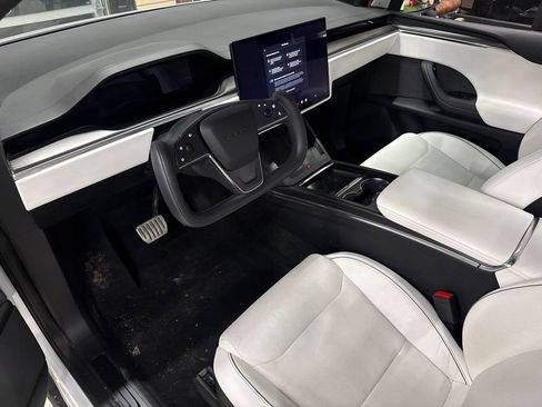 Used 2022 Tesla Model X Plaid image 2