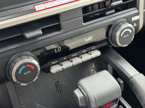 Used 2025 Toyota Tacoma TRD Sport AWD/4WD image 19