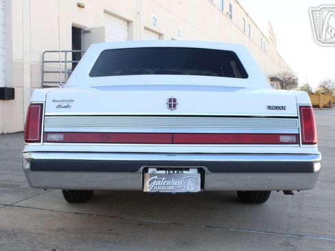 Used 1989 Lincoln Town Car image 10