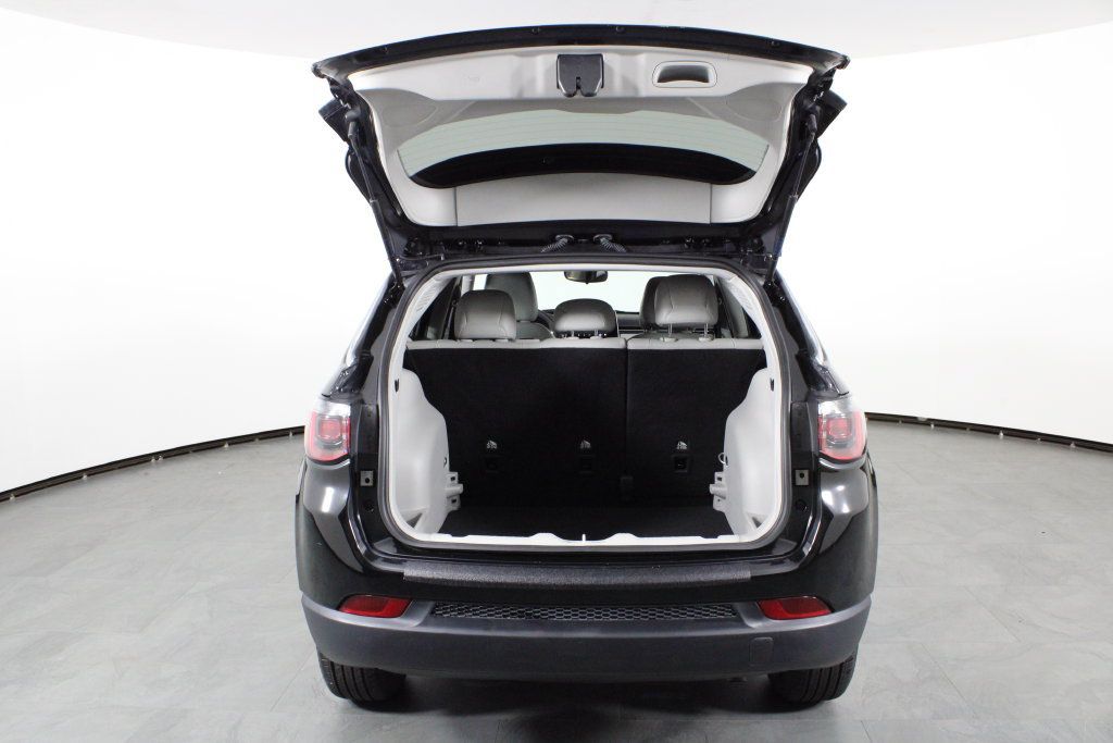 Used 2022 Jeep Compass Latitude FWD image 15