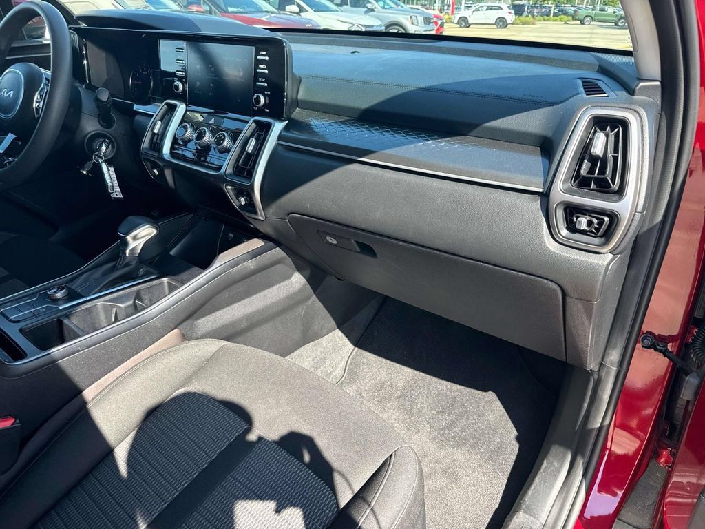 Used 2022 Kia Sorento LX FWD image 17